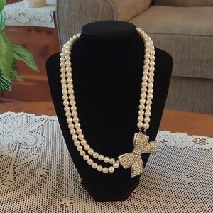 Elegant Pearl Necklace with Bow Accent